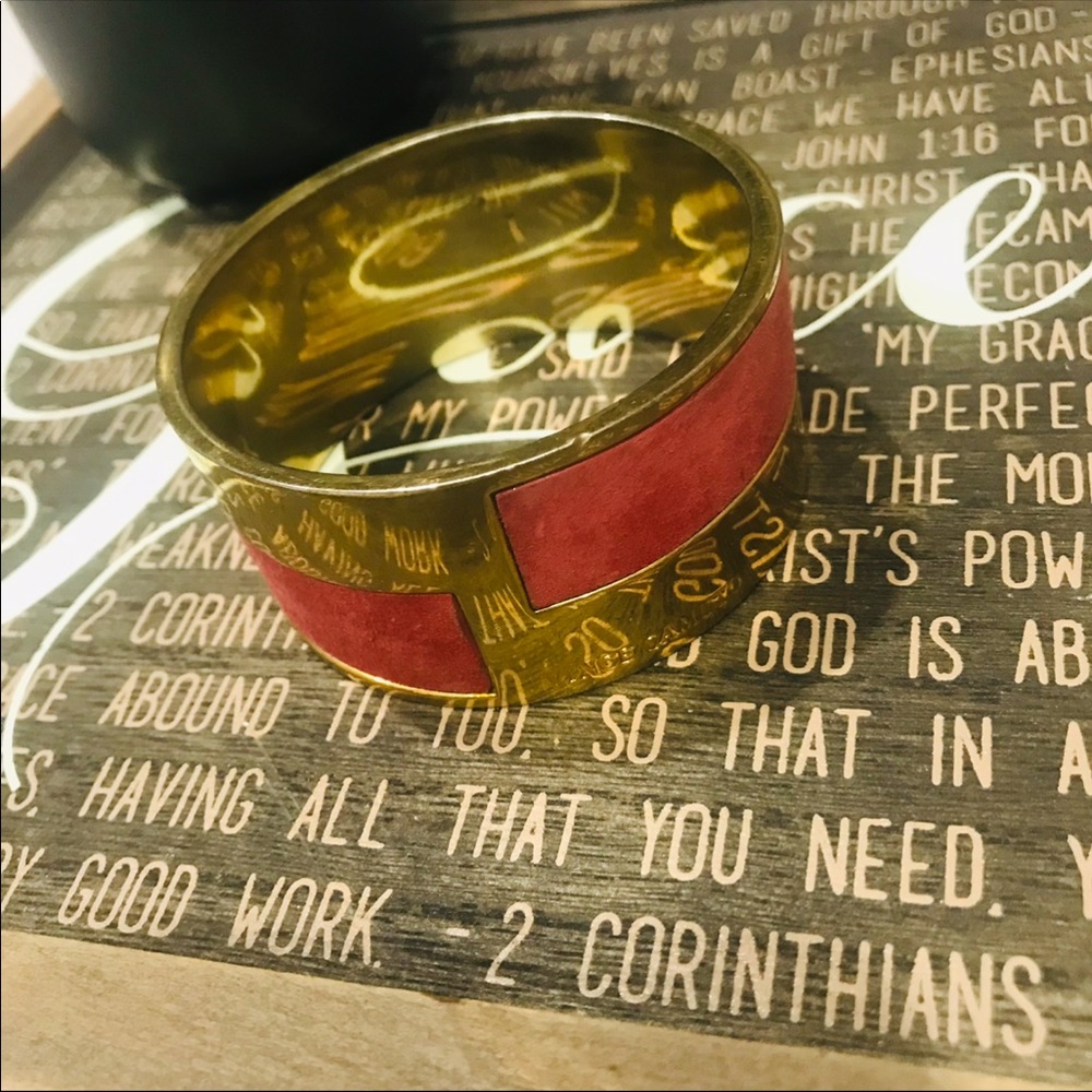 ✔️Vince Camuto Suede Stylish Bangle